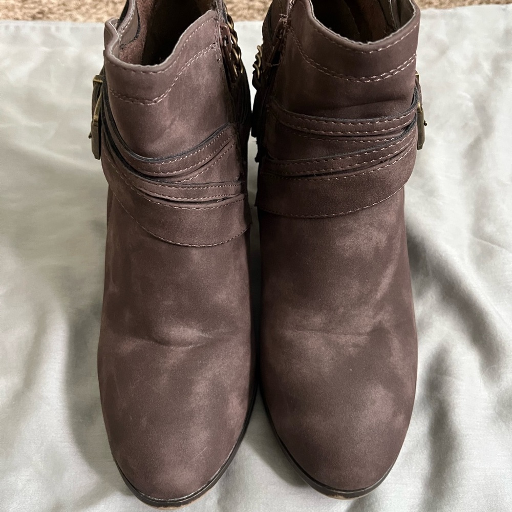 Charlotte Russe Brown Ankle Booties with Chunky Heel - Picture 8 of 8